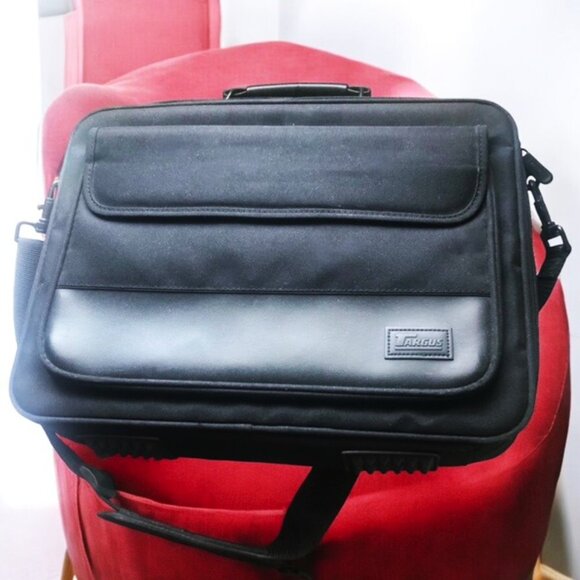 TARGUS Padded Laptop Bag with Adjustable Shoulder Strap Model CN01 OCN1 - Picture 2 of 5